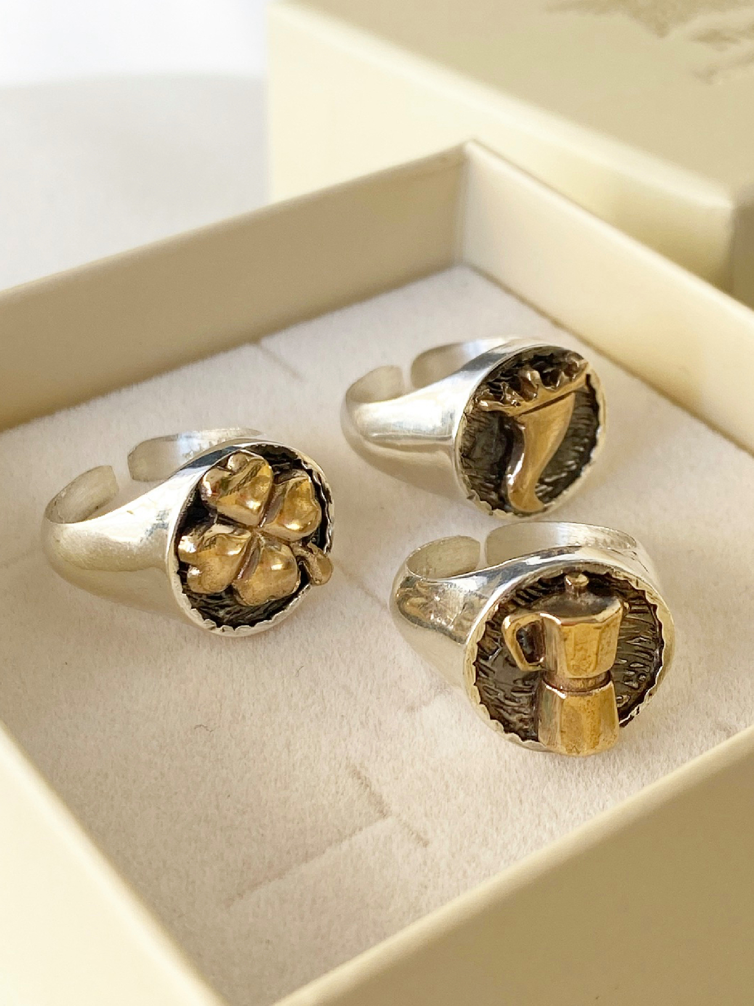 Anello chevalier con simboli portafortuna - immagine 7