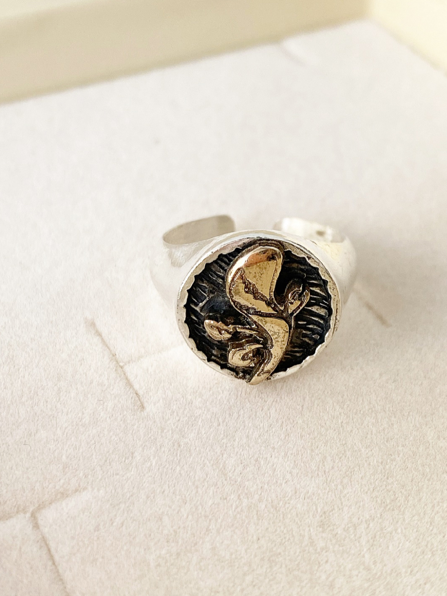 Anello chevalier con simboli portafortuna - immagine 9