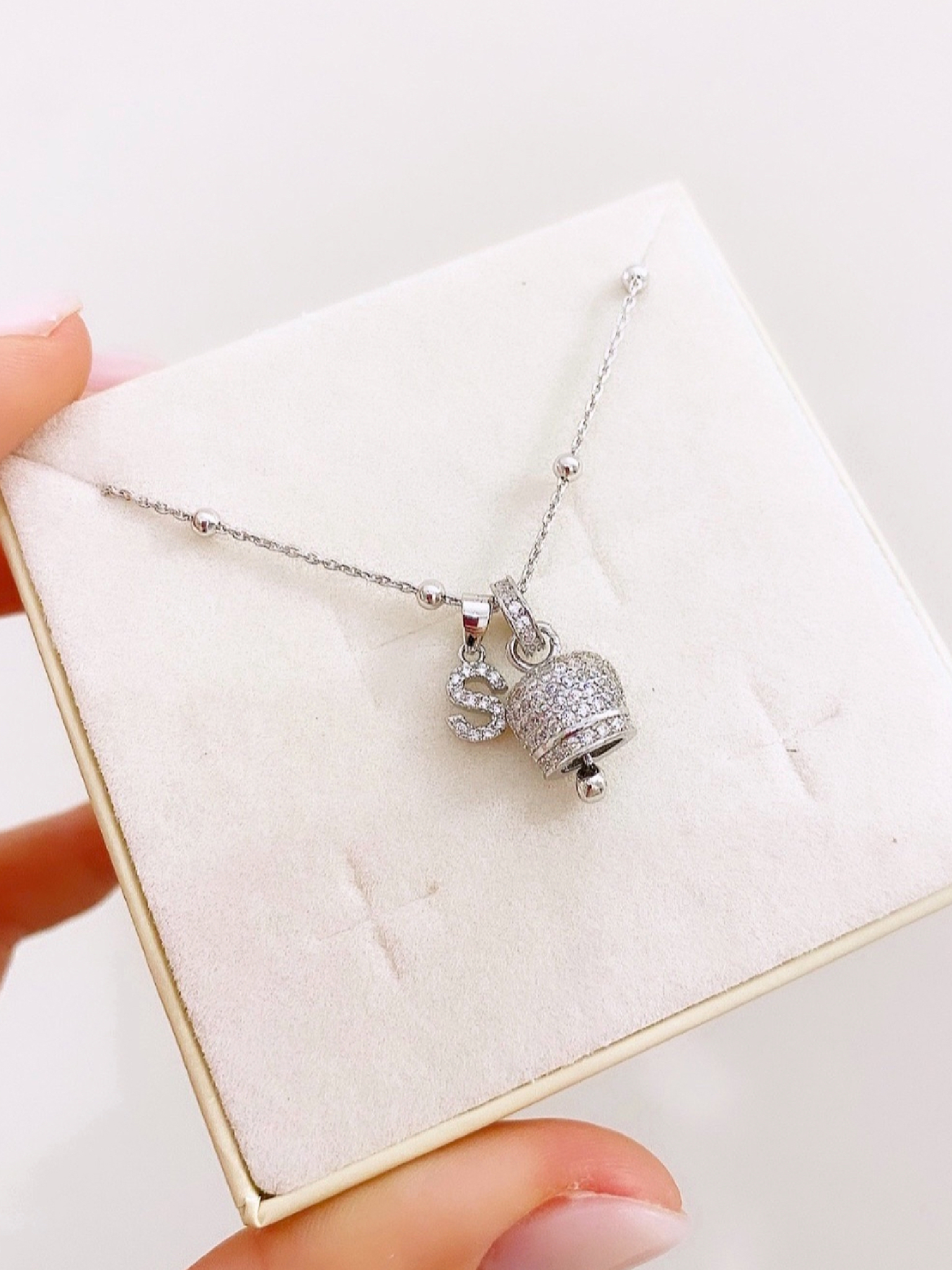 Collana campanella e lettera personalizzabile