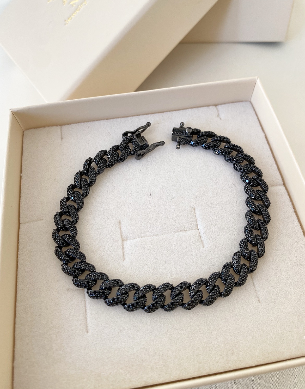 Bracciale grumetta con zirconi neri
