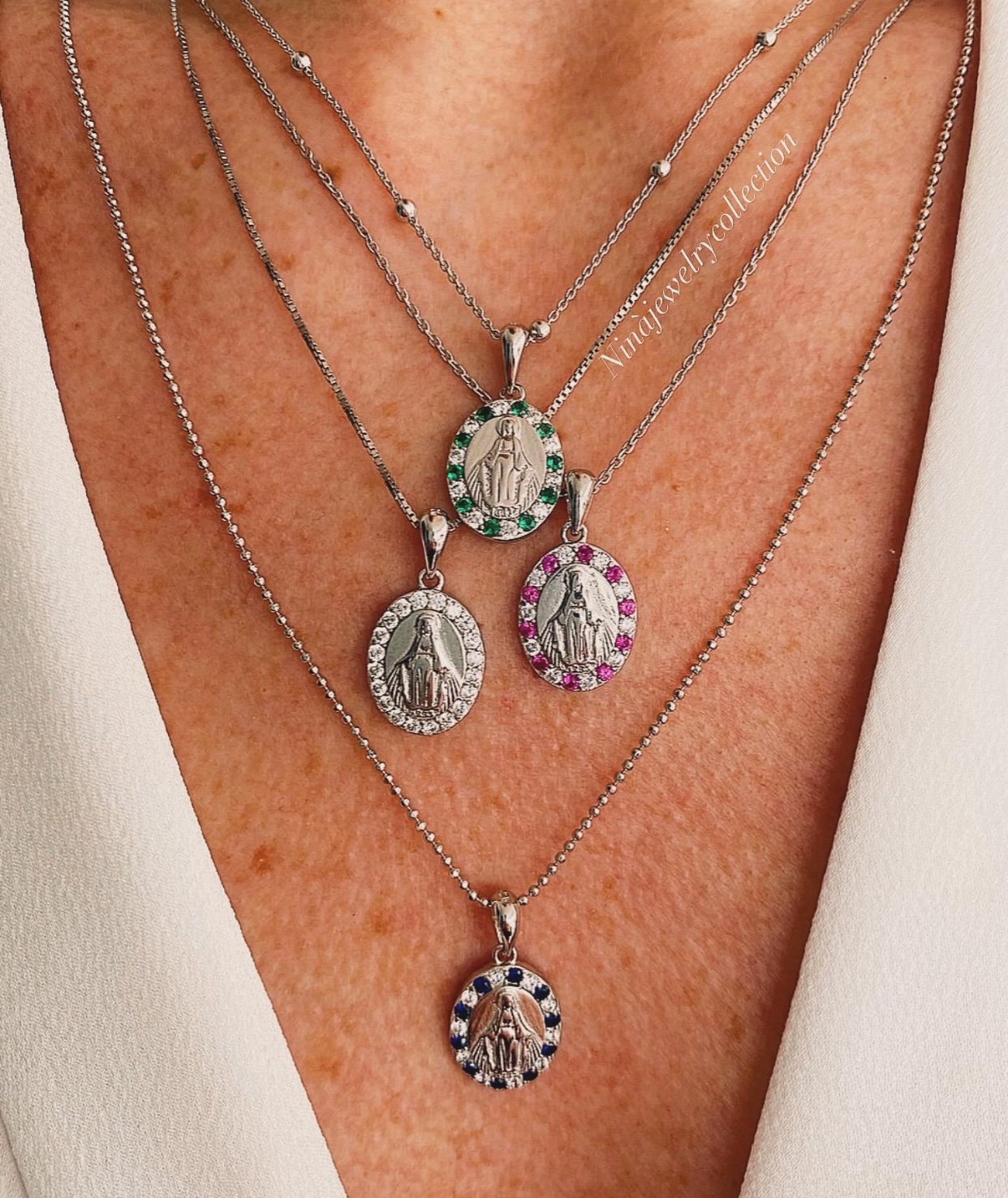 Collana madonnina con zirconi colorati - immagine 4
