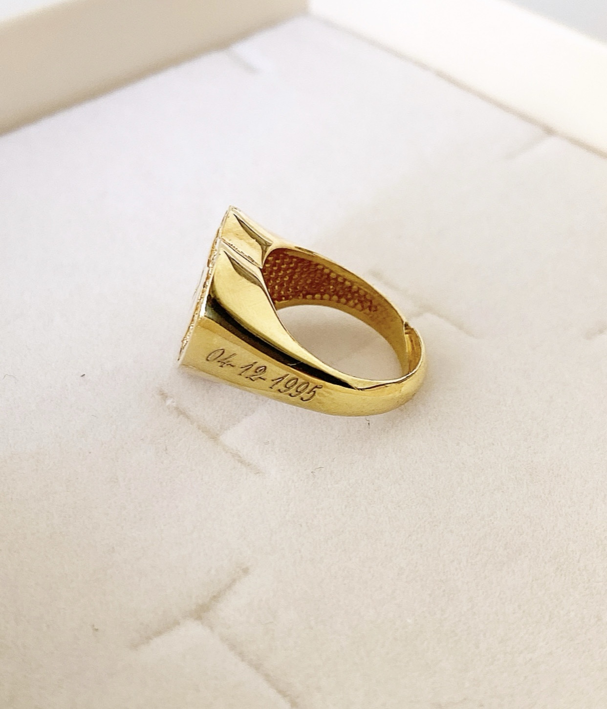 Anello chevaliere personalizzabile con segno zodiacale , data e lettera Estefania - immagine 5