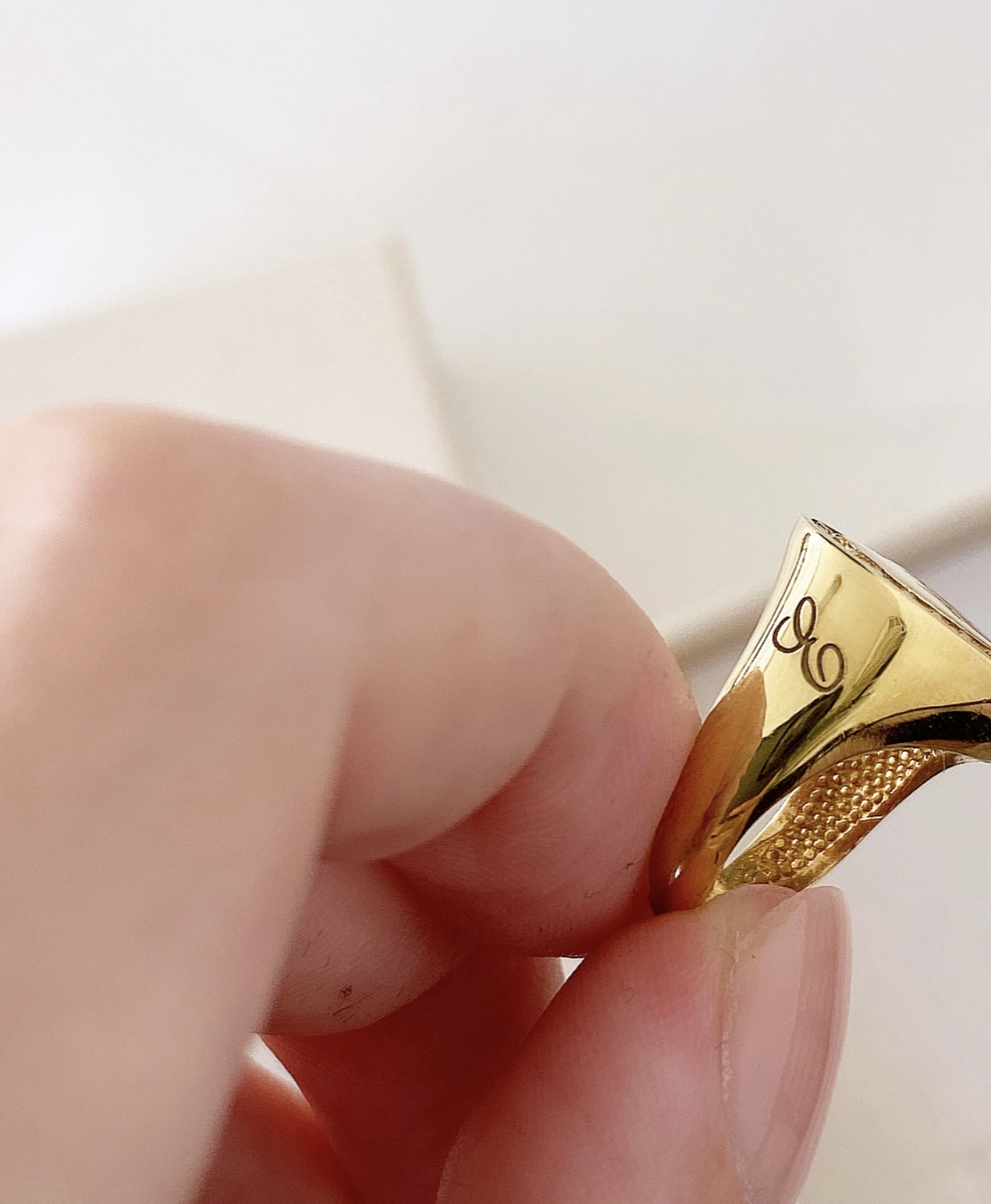 Anello chevaliere personalizzabile con segno zodiacale , data e lettera Estefania - immagine 3