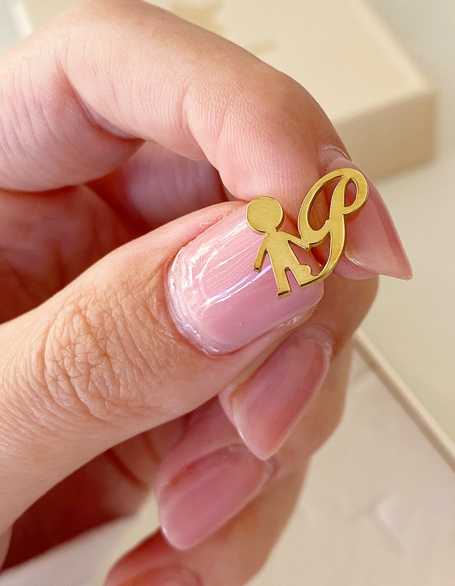 Orecchino mono personalizzabile bimbo o bimba o lettera - immagine 3