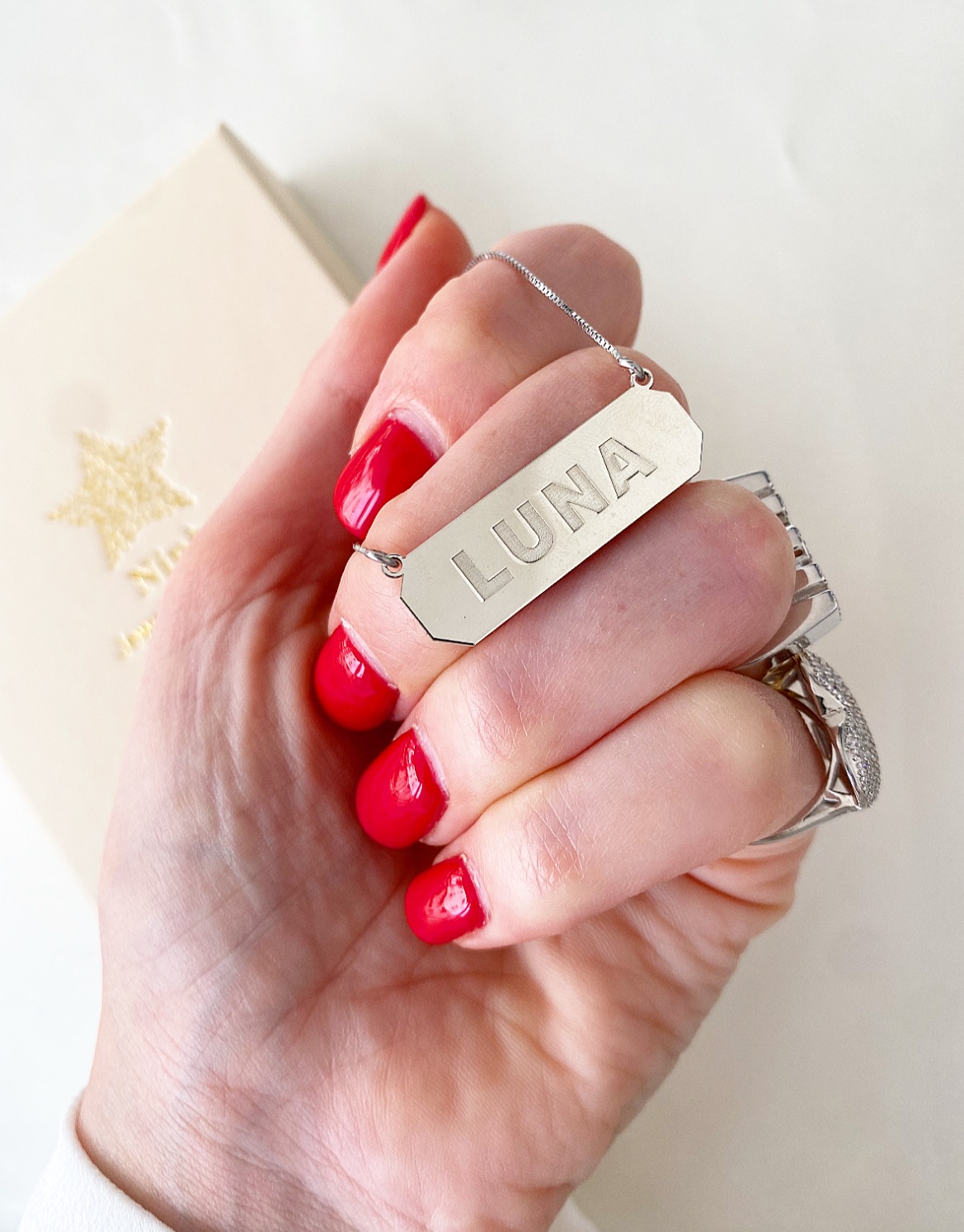 Collana targhetta personalizzabile con zirconi incastonati