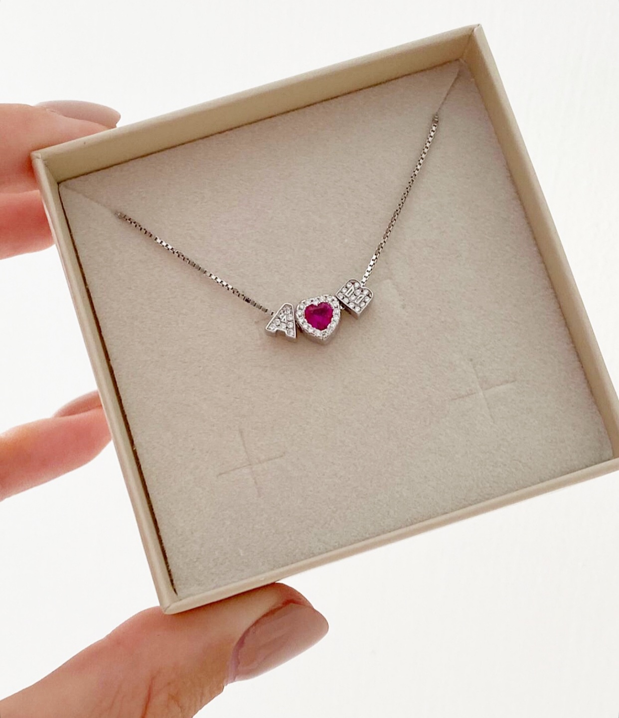 Collana con 3 micro lettere o con due micro lettere e cuore personalizzabile LYAM