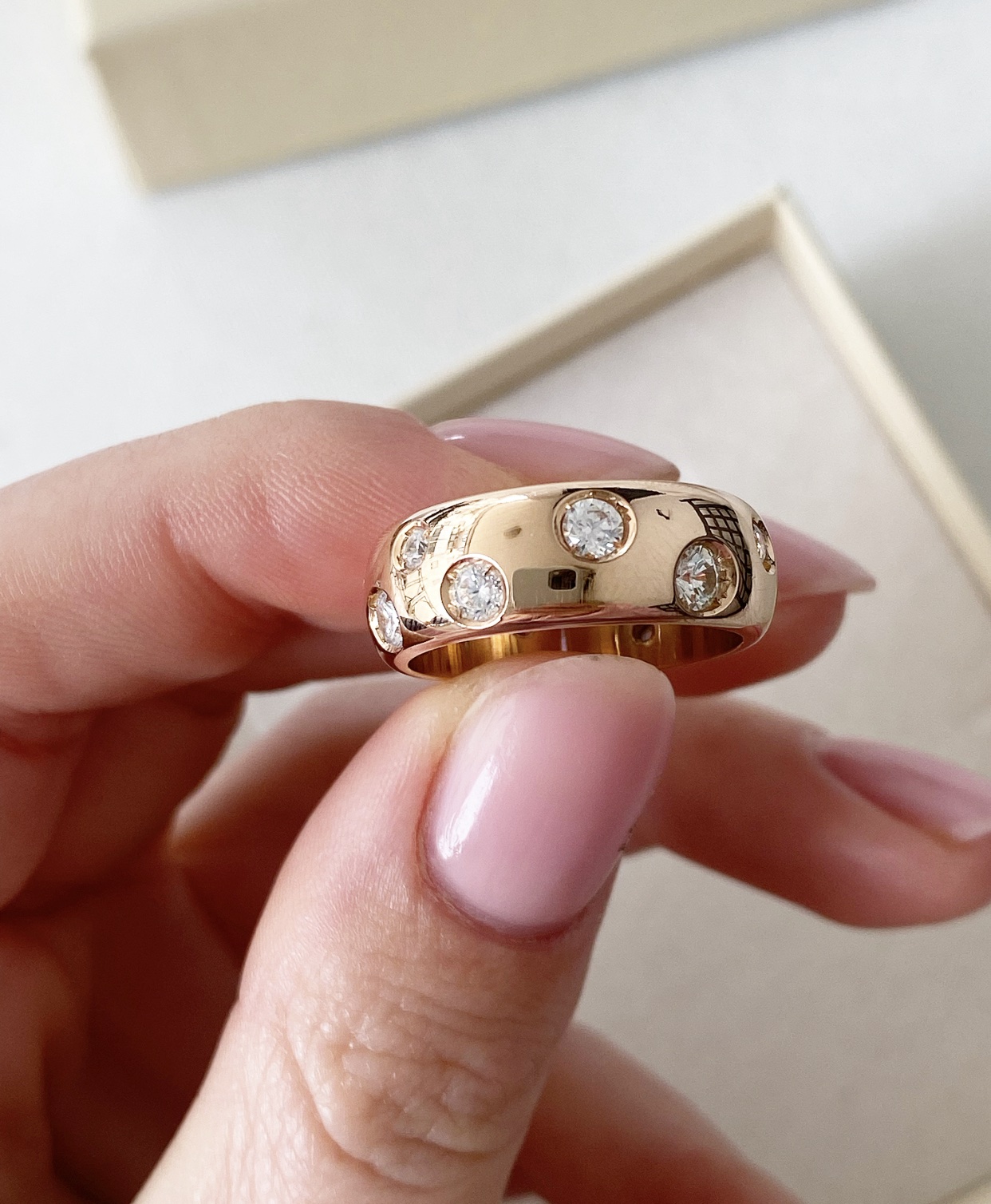 Anello fascia con zirconi incastonati SARA - immagine 4