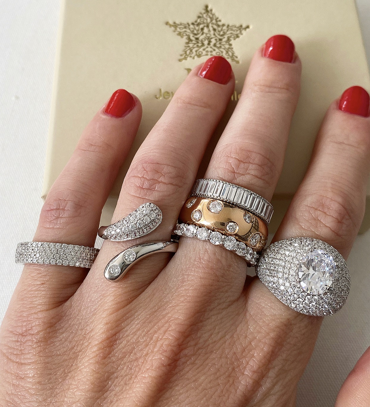 Anello fascia con zirconi incastonati SARA - immagine 3