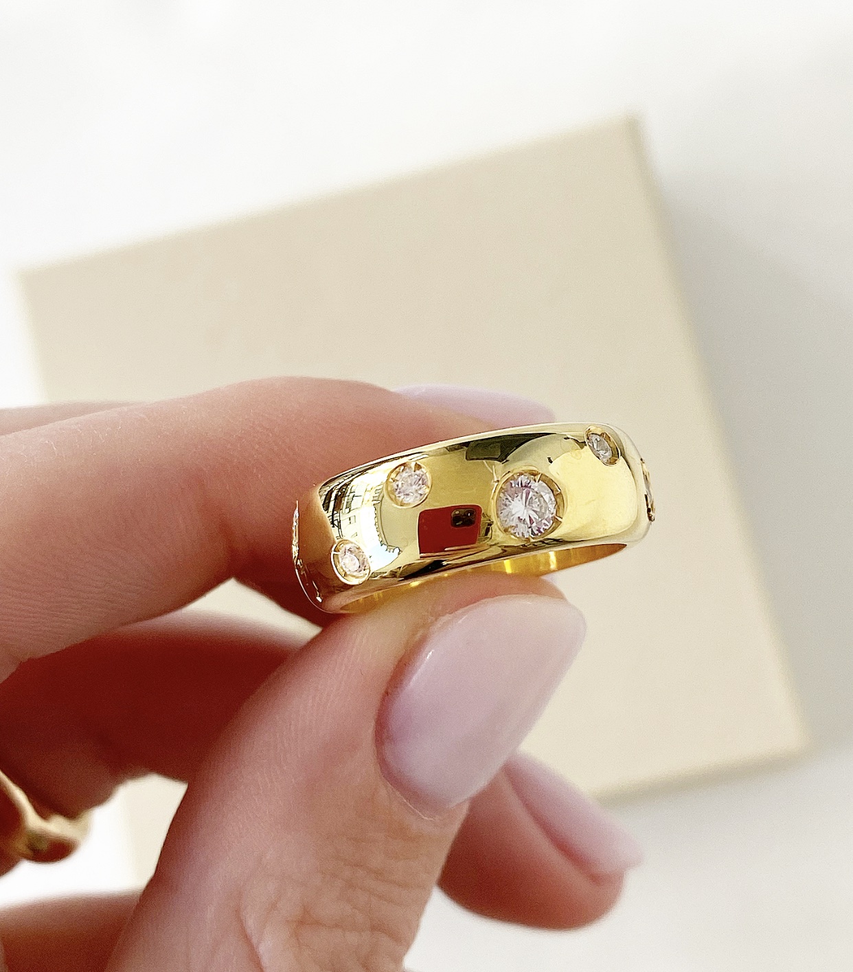 Anello fascia con zirconi incastonati SARA