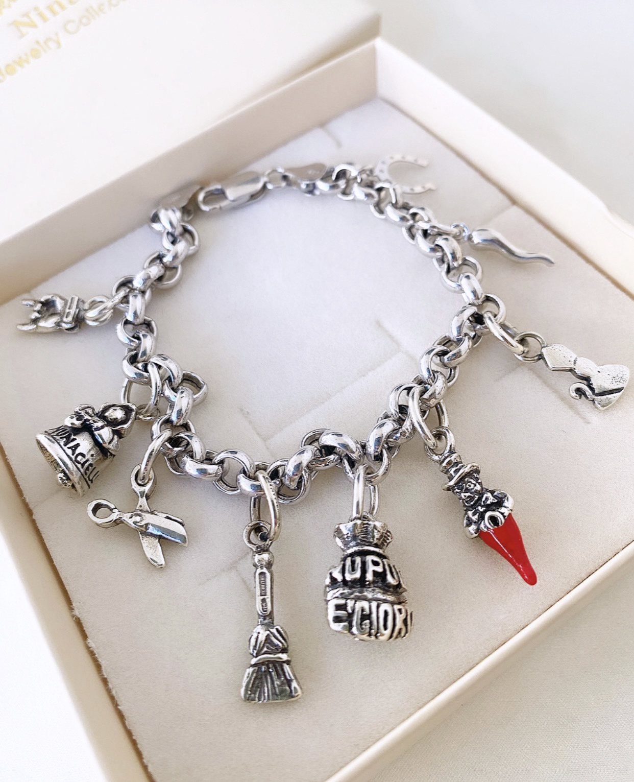 Bracciale multiciondoli scaramantico