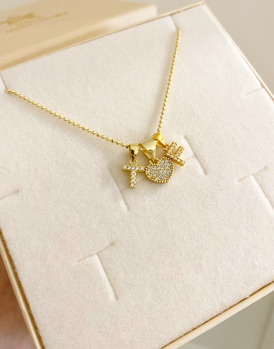 Collana con 3 micro lettere o simboli Martina