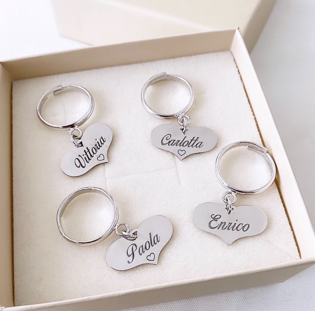 Anello cuore pendente personalizzabile