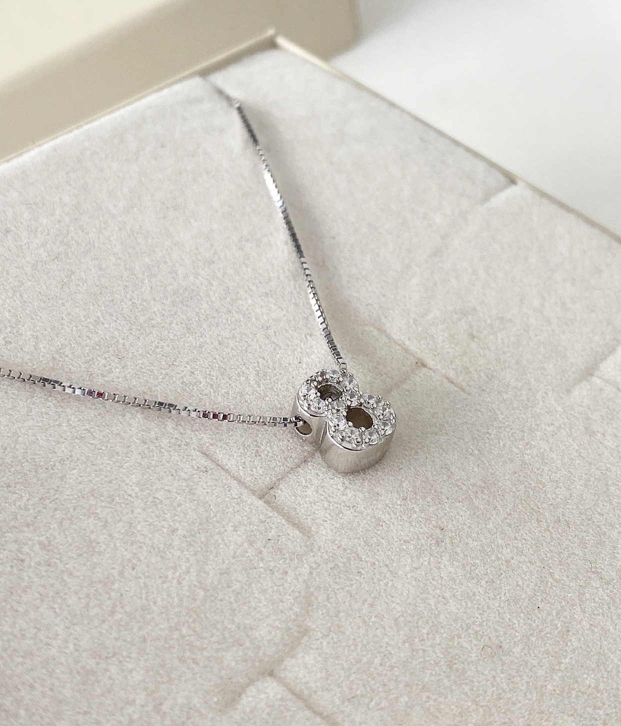 Collana numero in zirconi