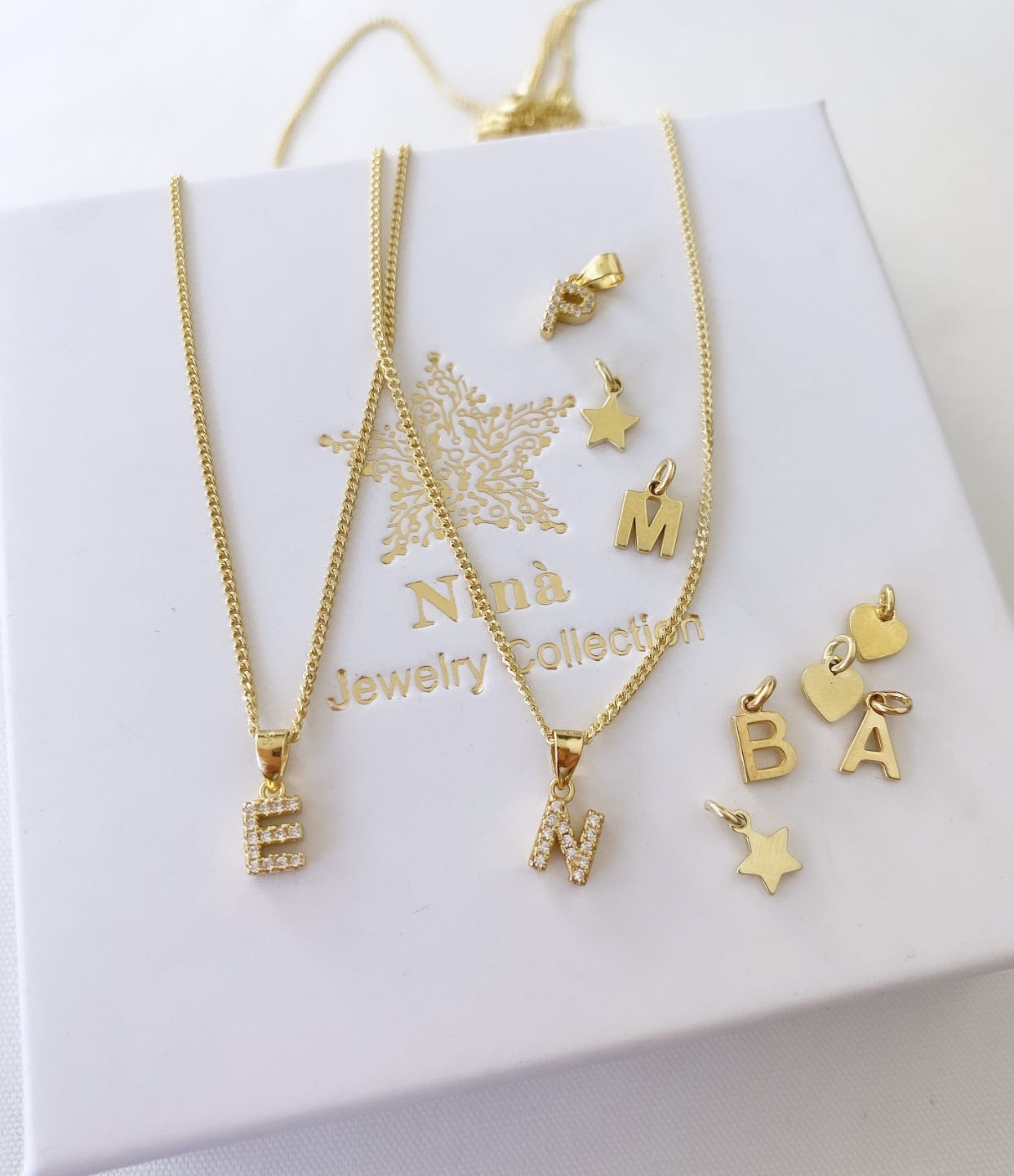 Collana grumettina con micro lettera liscia o in zirconi