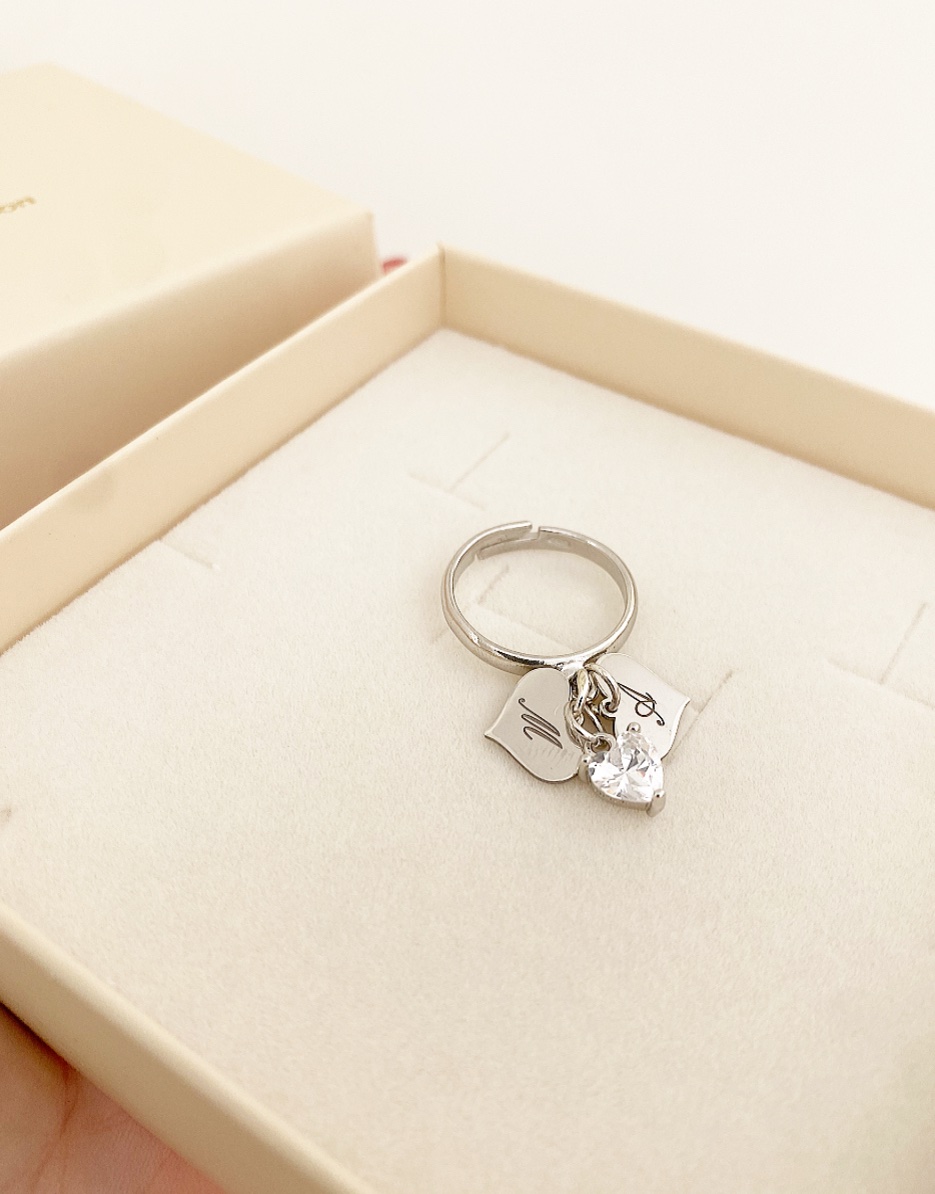Anello con due mini cuoricini personalizzabili e cuore brillante pendente - immagine 6
