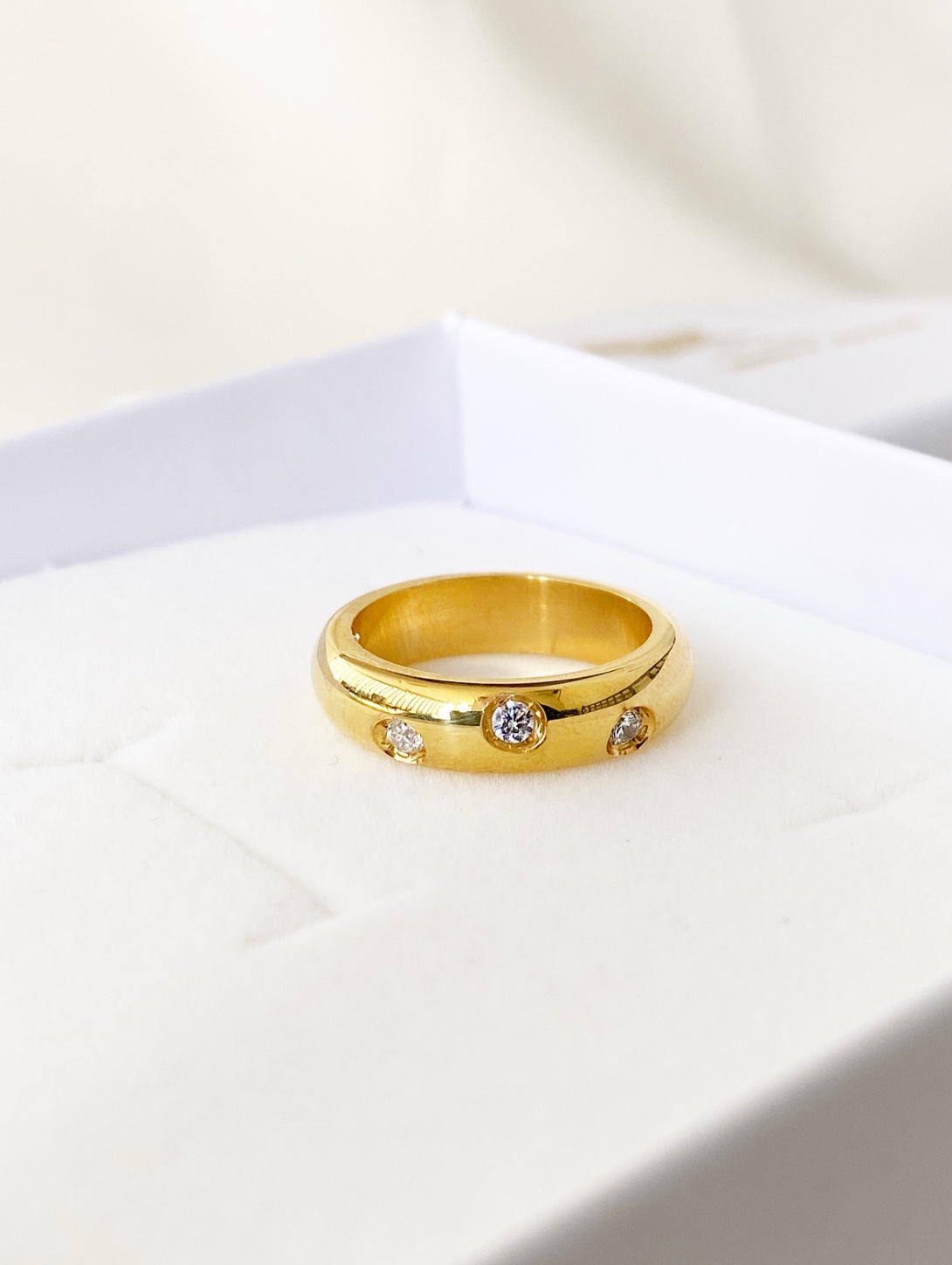 Anello fede con zirconi incastonati Katrina