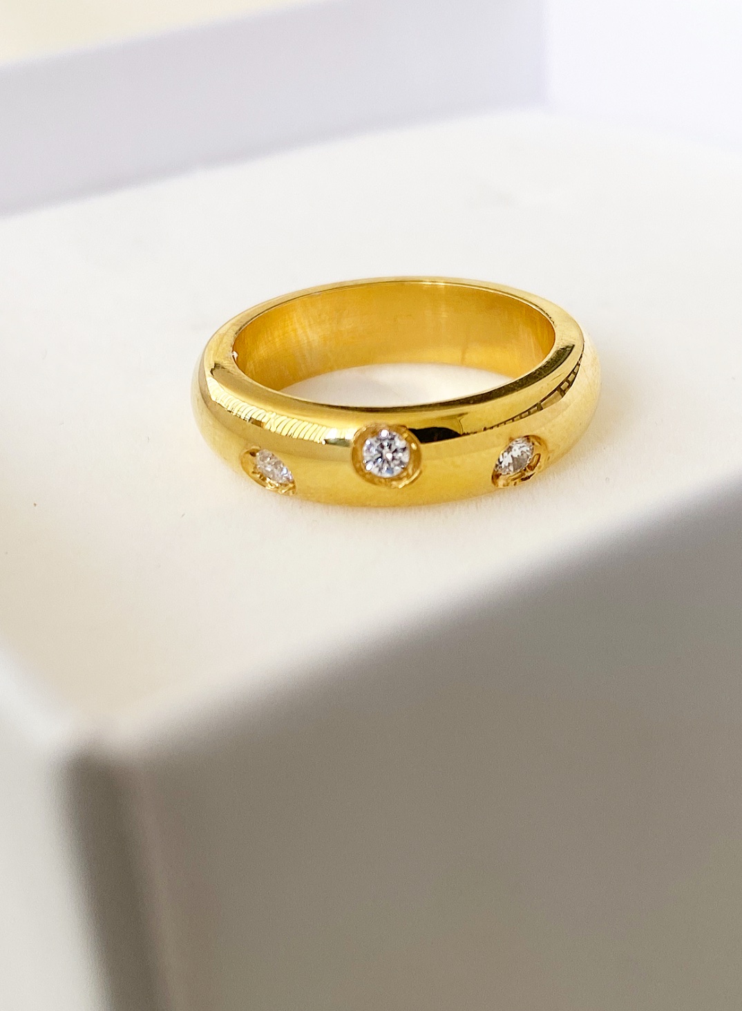 Anello fede con zirconi incastonati Katrina - immagine 2