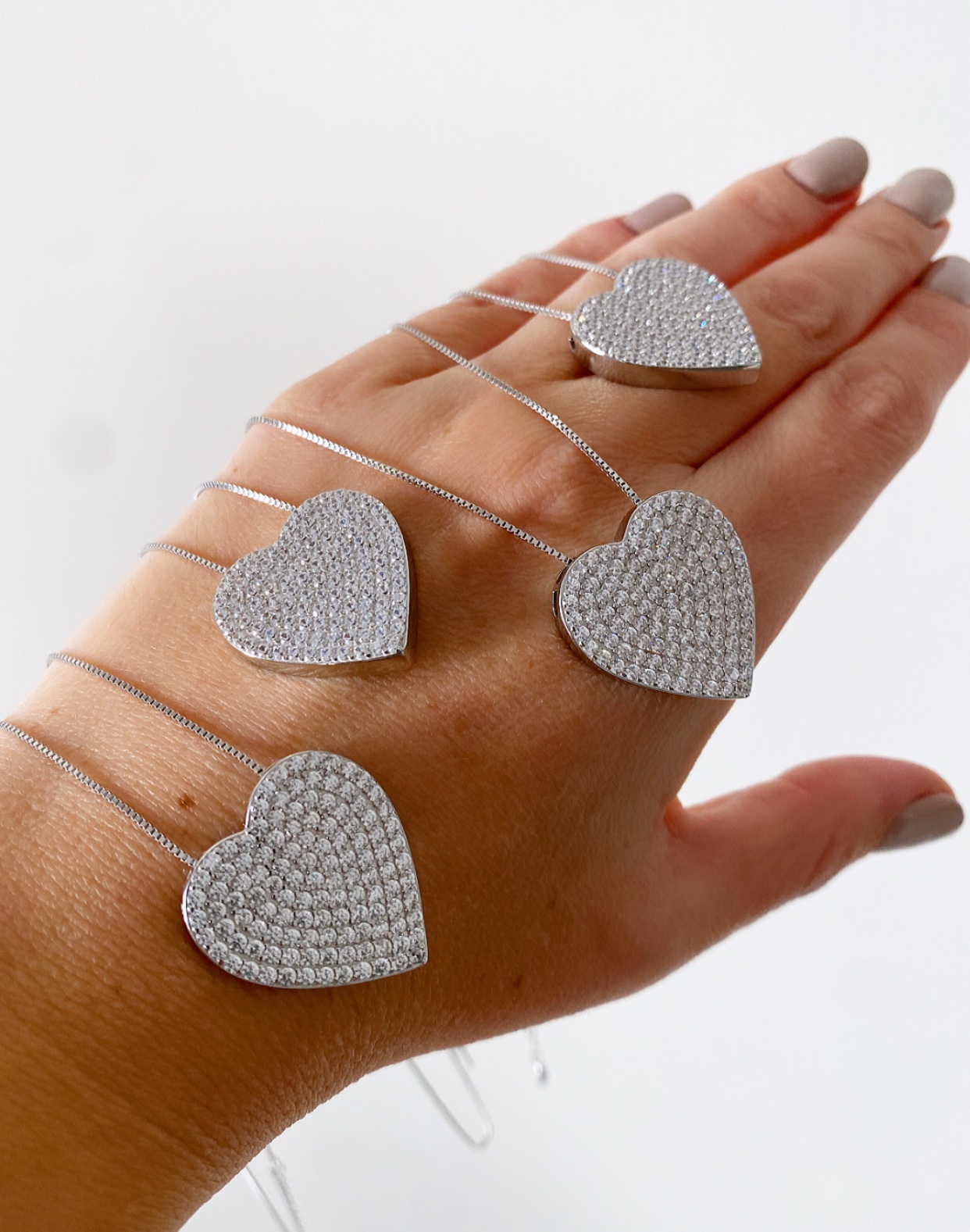 Collana cuore passante in zirconi
