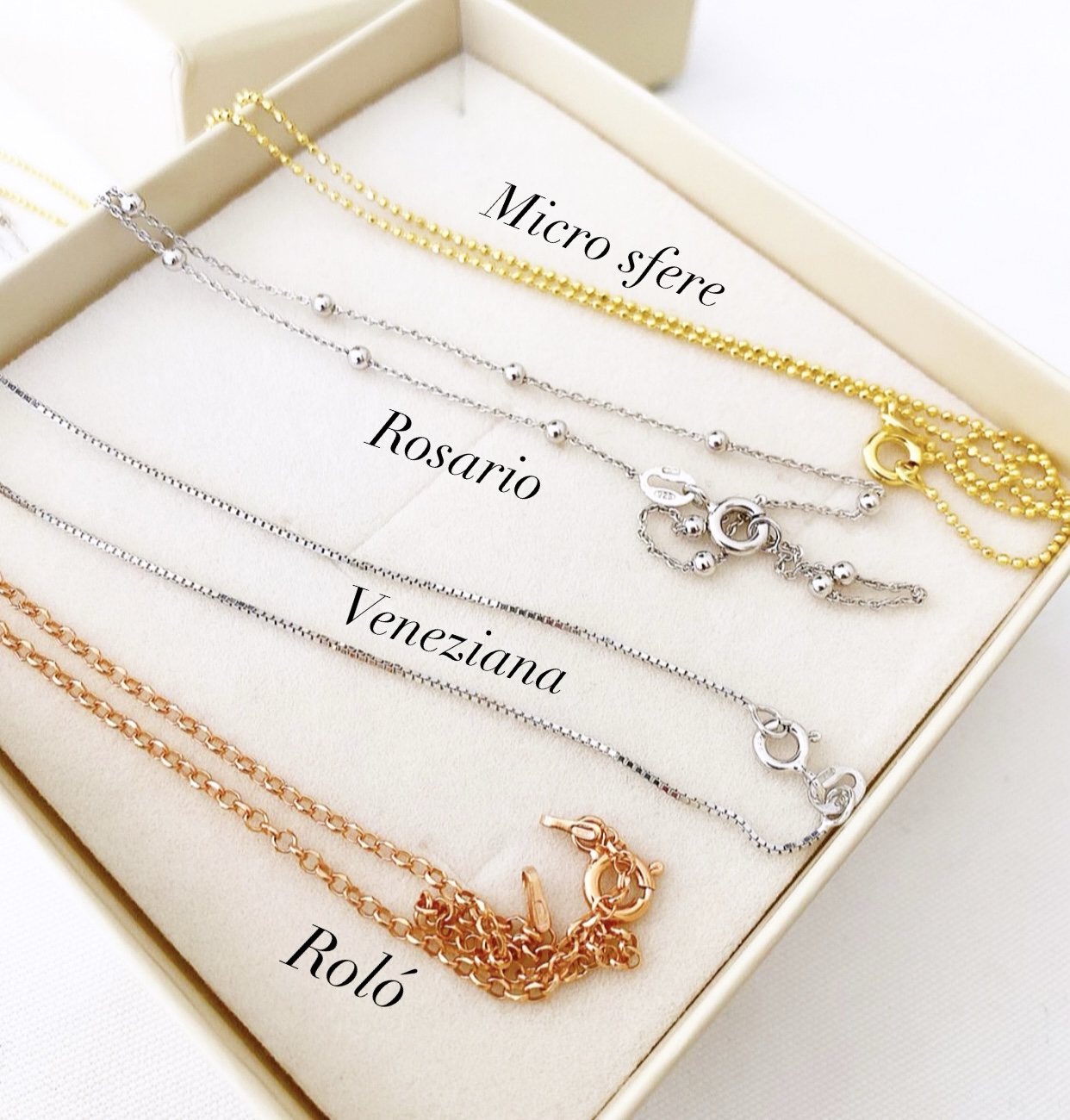 Collana madonnina in zirconi - immagine 2