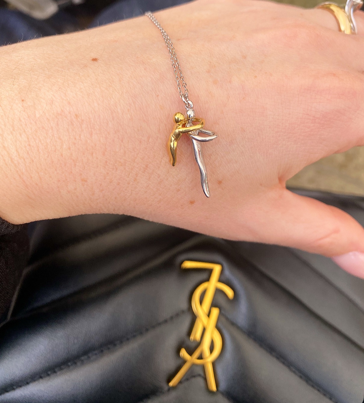 Collana abbraccio