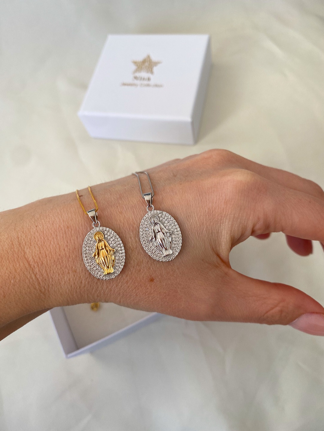 Collana madonnina in zirconi - immagine 5