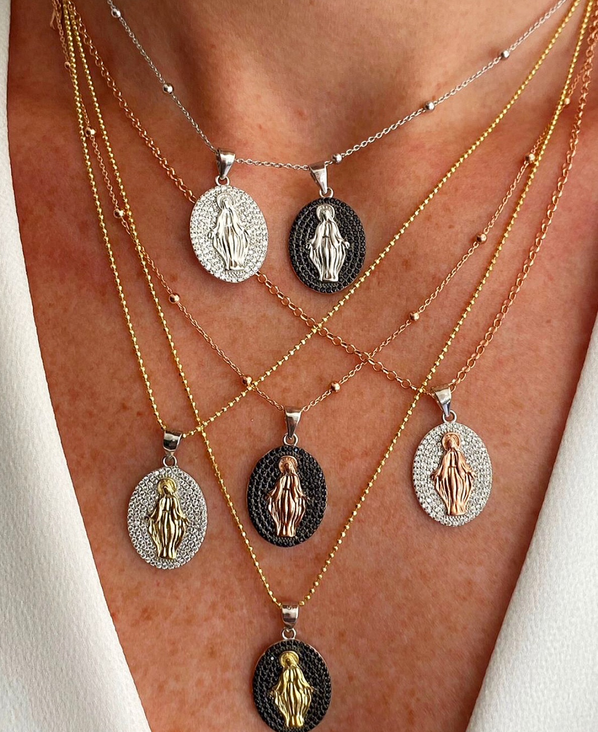 Collana madonnina in zirconi - immagine 3