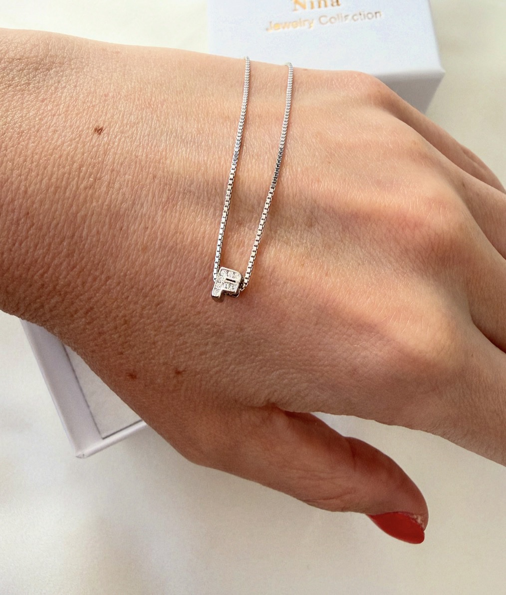 Collana micro lettera passante Cassandra